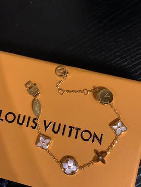 F0318112小众设计四叶草复古老钱流行粉贝母五花手链