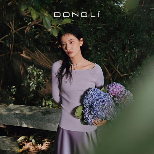 东黎 • 万物复苏  风中绣球 女士春季一字领套衫 6032 商品图0