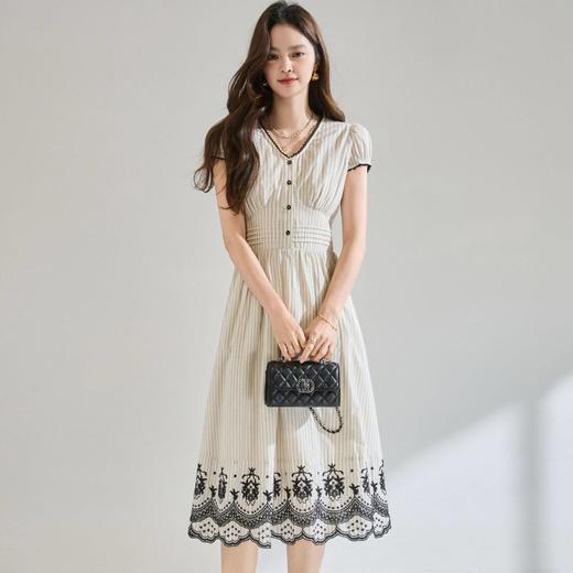 「高货sh」全新升级【铂金会员358/天猫479/差价121】(05707)洛诗琳法式重工刺绣连衣裙女2026新款条纹V领收腰衬衫裙 商品图2