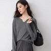 佐姿莎 亚麻针织高级感V领慵懒上衣 V领设计修饰脖颈线条 宽松廓形 遮肉显瘦不挑人 异色纱结纹理 细腻层次感 商品缩略图1