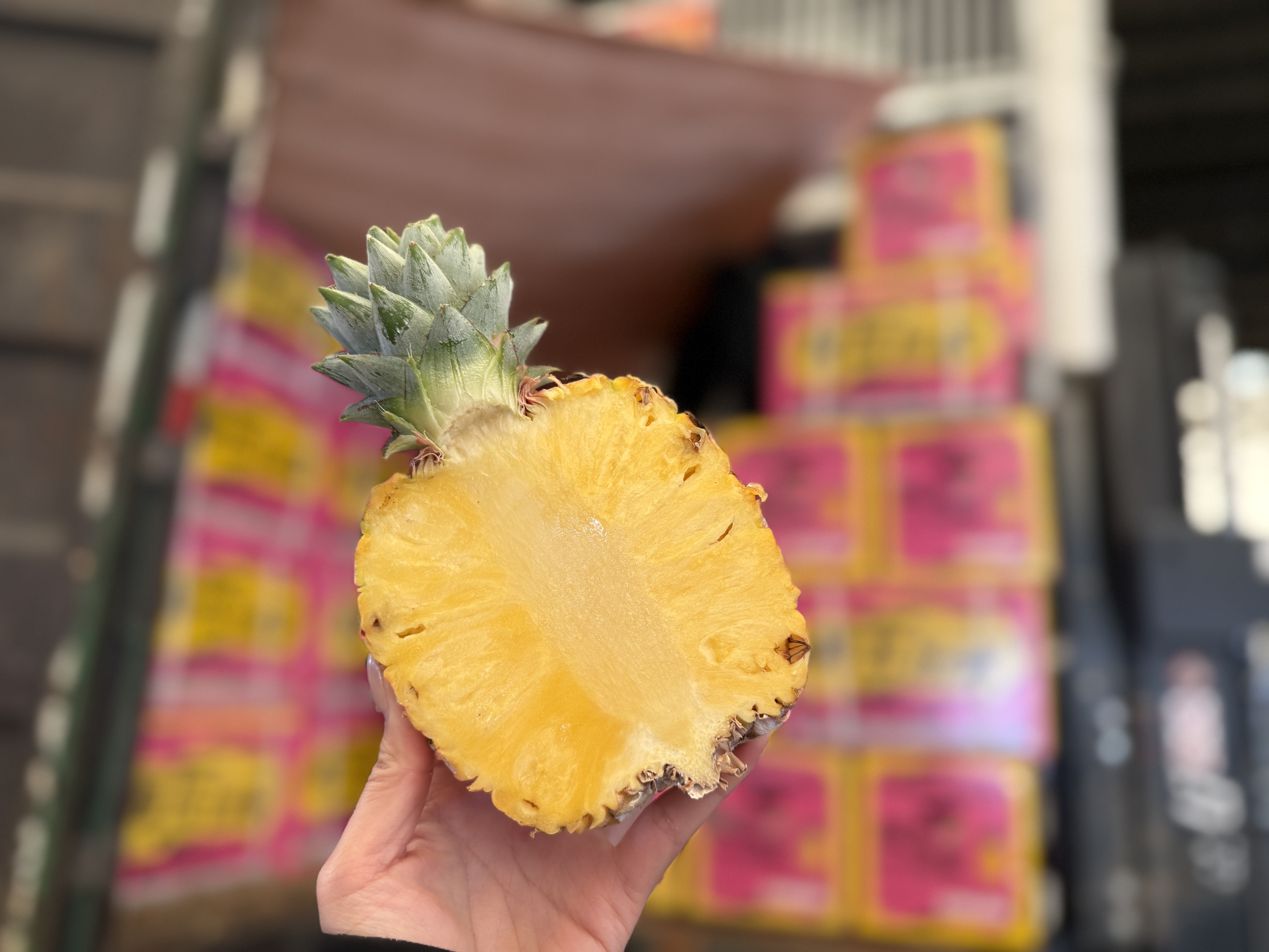 周二取货：【整箱芒果凤梨】一箱净重5斤左右（3个），脆甜多汁，芒果混合凤梨的香气！