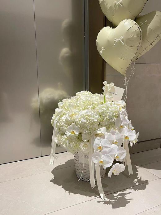 白色仿藤抱抱花篮 商品图4