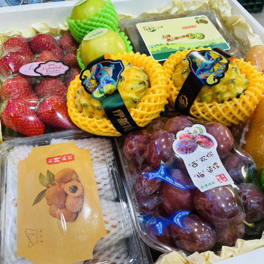 【日常送过节有礼合集水果礼盒】精选应季店内新鲜现货水果合集，诚意满满，礼盒价格为当天价格，这个礼盒十分大气：高品质水果合集 商品图7
