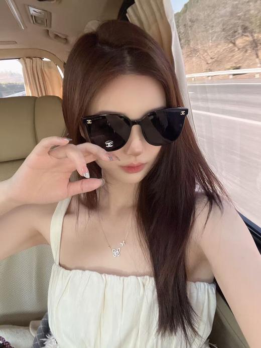 香奈儿 新款墨镜 字母镂空链条包皮镜腿  CH0778 商品图3