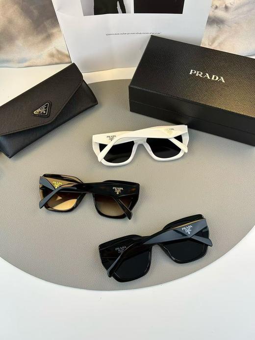 普拉达 复古猫眼形时尚太阳镜PR19ZS 商品图1