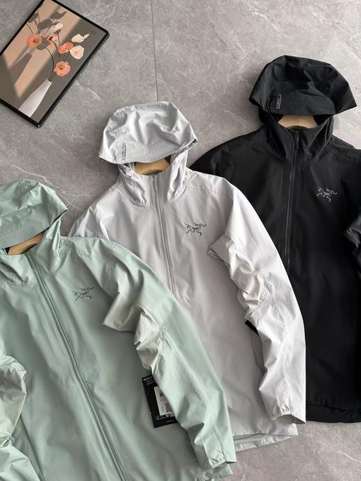 F031808男女情侣款春季户外防风休闲功能性薄款软壳梭织压胶连帽外套 商品图2