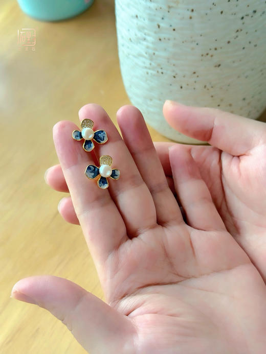 珐琅彩·四叶青925银镀金珍珠项链 | 珐琅彩.四叶青925银镀金珍珠耳饰 商品图13