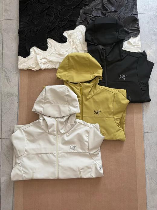 F031862轻盈不臃肿高弹透气面料连帽软壳冲锋衣外套 商品图1