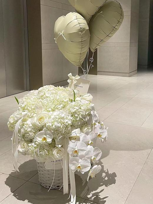 白色仿藤抱抱花篮 商品图1