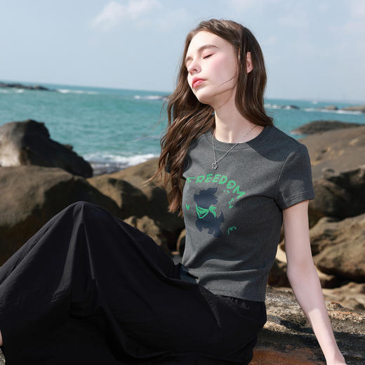 三彩2026夏季新款休闲字母印花T恤修身短款圆领短袖套头衫上衣M 商品图2