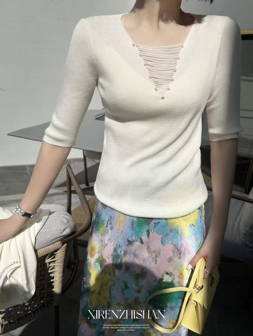 原单重工珍珠V领设计感针织上衣 商品图1