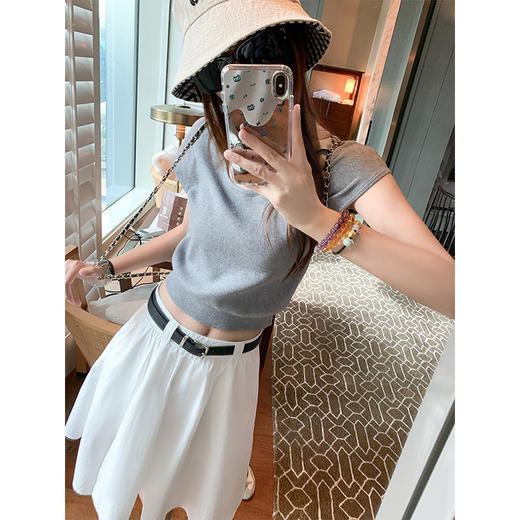 <曾小咸推荐>灰色u领针织正肩短袖t恤女+白色半裙 商品图1