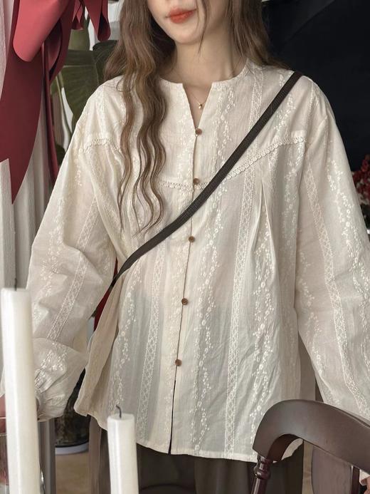 F031860早春新款法式圆领花纱重工刺绣拼接花边百搭衬衫满幅刺绣衬衫 商品图7