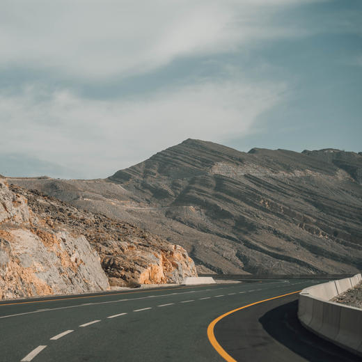 【迪拜•一日游】迪拜拉斯海马贾伊斯山一日游，体验阿拉伯游船，打卡壮观山脉~ 商品图1