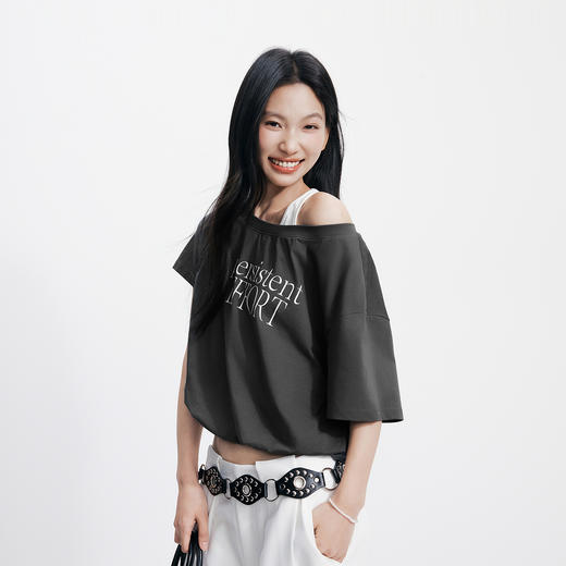 森马短袖T恤女夏短款花苞oversize字母假两件斜肩辣妹设计感衣服 商品图2