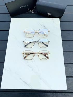 普拉达 侧三角标素颜镜