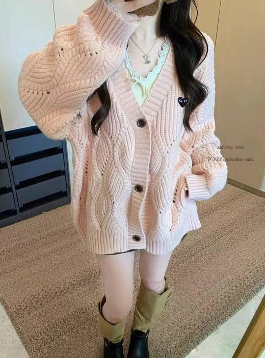 F031889早春氛围感穿搭温柔软糯粉色麻花纹针织开衫 商品图10