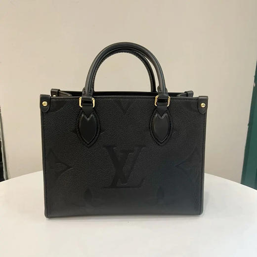 LV on the go 小号 黑金 压纹机牛皮 手提 斜挎包 商品图1