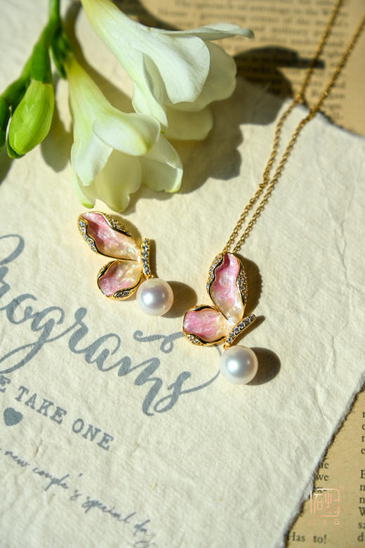 珐琅彩·蝶恋花 珍珠925银镀金项链 | 珐琅彩.蝶恋花 珍珠925银镀金耳饰 商品图1