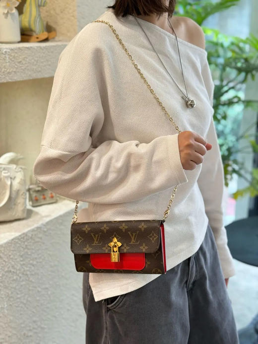 LV Flower Compact 花卉 挂锁 老花拼皮 钱包 商品图3