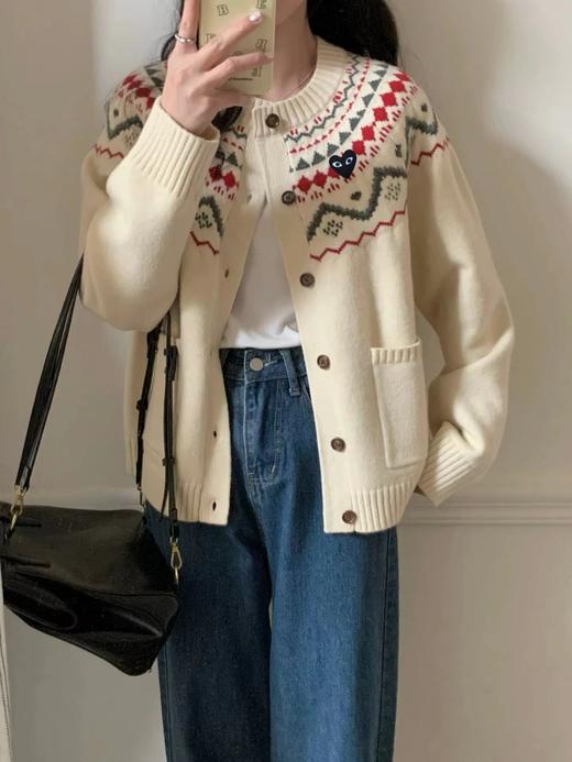 F031821米白色宽松圆领开襟复古温柔费尔岛提花针织开衫 商品图6