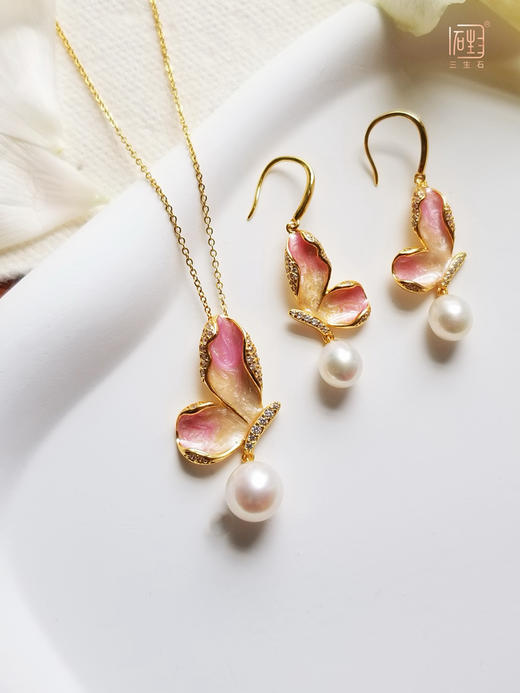 珐琅彩·蝶恋花 珍珠925银镀金项链 | 珐琅彩.蝶恋花 珍珠925银镀金耳饰 商品图0