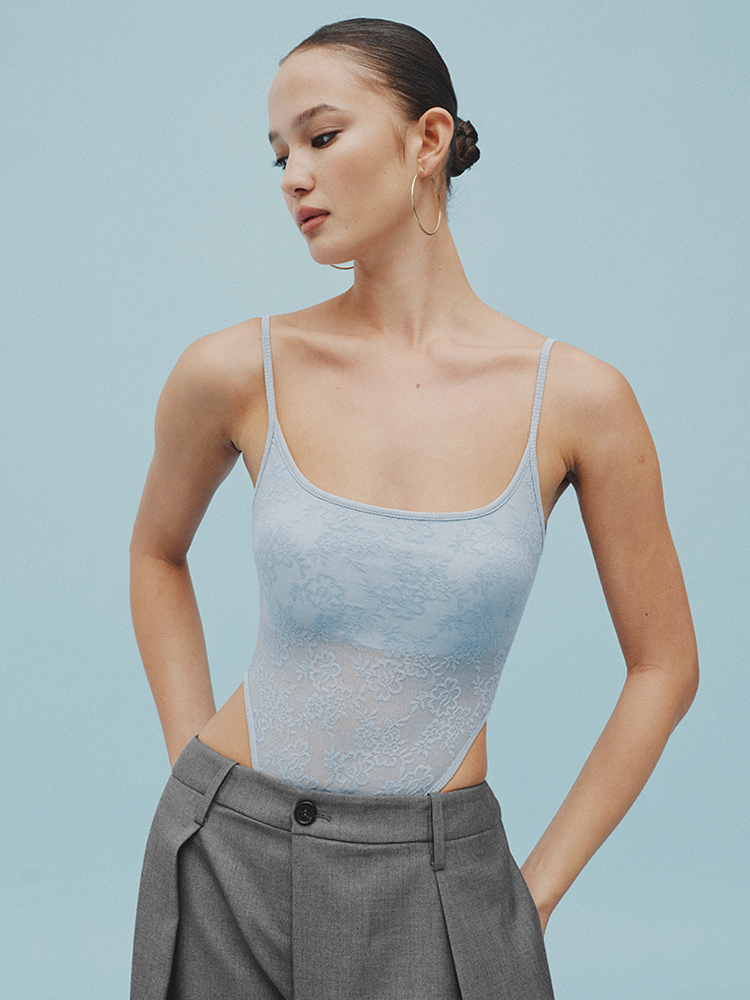 TR她热 薄荷牛奶 浅蓝色弹力蕾丝带胸垫百搭修身收腰吊带连体衣