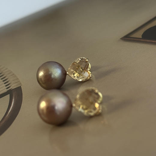 天然水晶+珍珠耳钉一对，正圆没有大坑洼，轻微生长痕迹的紫色天然色珍珠，s925纯银镶嵌 商品图6