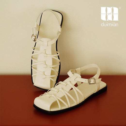 duimian对面「藤迹」黑色/白色罗马凉鞋 商品图3