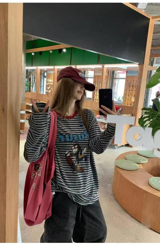 F031822日系复古温柔氛围休闲随性酒红色罗纹圆领卡通条纹T恤 商品图6