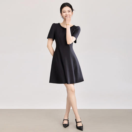 「高货wl」全新升级【铂金会员358/天猫479/差价121】(03147)洛诗琳气质珍珠领连衣裙2026春季法式泡泡袖收腰显瘦A字裙 商品图1