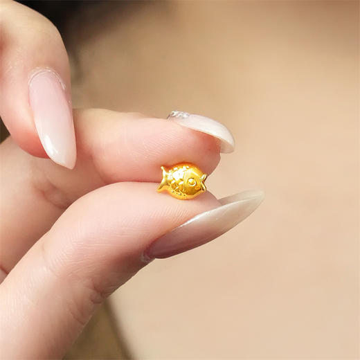 【任选3件999元】年年有余 足金小金鱼转运珠送女友礼物MEMORA诗普琳HP939001（线上专供) 商品图1