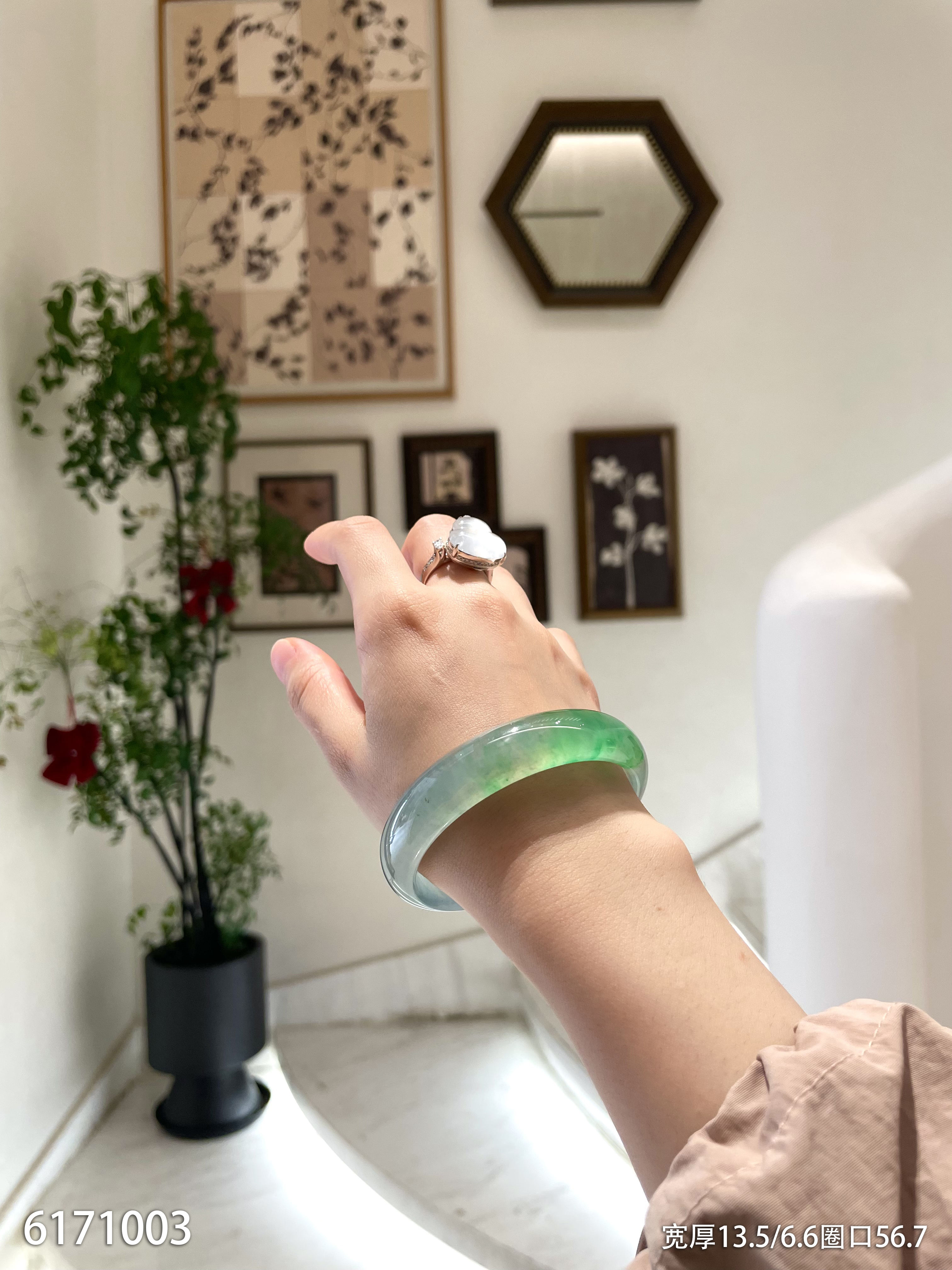 高冰种飘翠手镯【6171003】圈口56.7~具体价格微信咨询