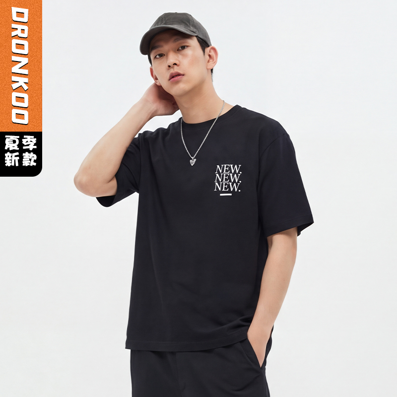 DRONKOO 2026 圆领左胸三排字母后幅大字母New微阔短袖T恤