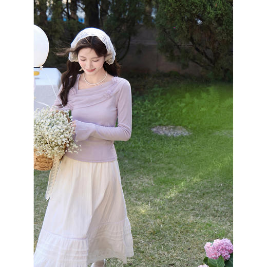 鹿向南「琉璃花海」法式设计感紫色T恤女春小众气质修身短款上衣 商品图4