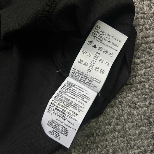 原单正品 Salomon萨洛蒙户外徒步轻量长袖T恤，前后印花设计，功能性面料，吸湿排汗速干，适合各种场合！
颜色：黑色 灰白色
尺码：S～XL 商品图7