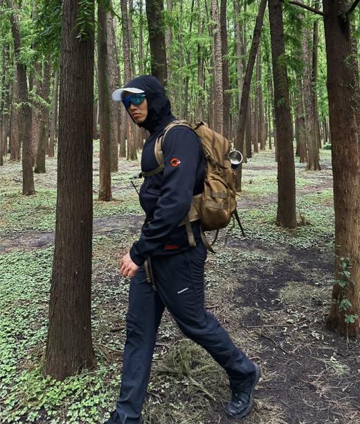 点此购买 猛犸象Ultimate VIII红标八代男士户外GTX防风软壳夹克 yw 342667 商品图4