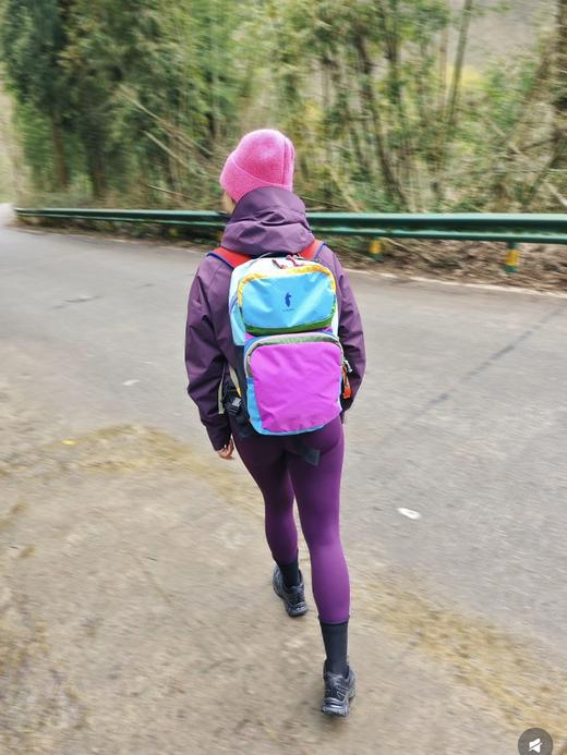 一店k 谁懂啊！！背上羊驼双肩包出门的瞬间，快乐DNA直接疯狂跳动！配色真的太绝了！满满的多巴胺风格！每一款的撞色搭配都独一无二！情侣出街帅炸了！轻量Tasra 16L防水黑科技机器人双肩包 商品图10