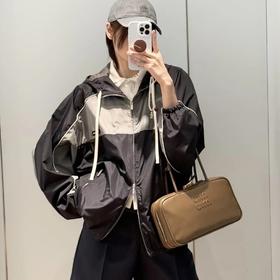 重磅渠道    miu夹克   男女同款  撞色拼接连帽拉链外套 春季薄款！再生尼龙桑蚕丝混纺