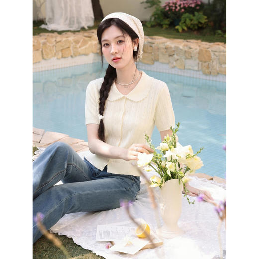 鹿向南「晴屿花眠」翻领白杏色针织衫上衣女夏季独特别致短袖T恤 商品图0