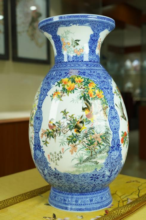 青花开窗鸟语花香发口尊二号 商品图0