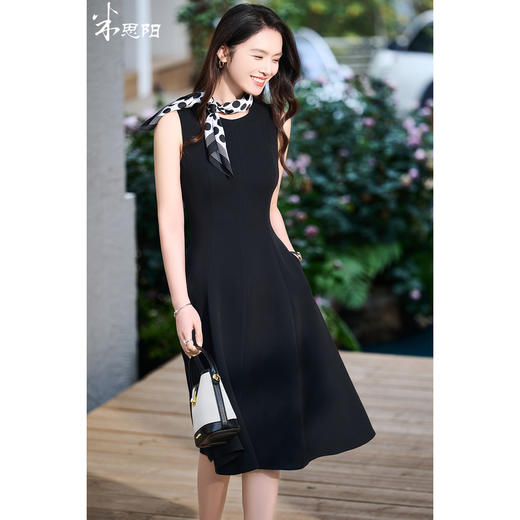 赫本风醋酸小黑裙 米思阳2026春季新款法式优雅通勤百搭OL圆领收腰醋纤小黑裙连衣裙女6085 商品图3