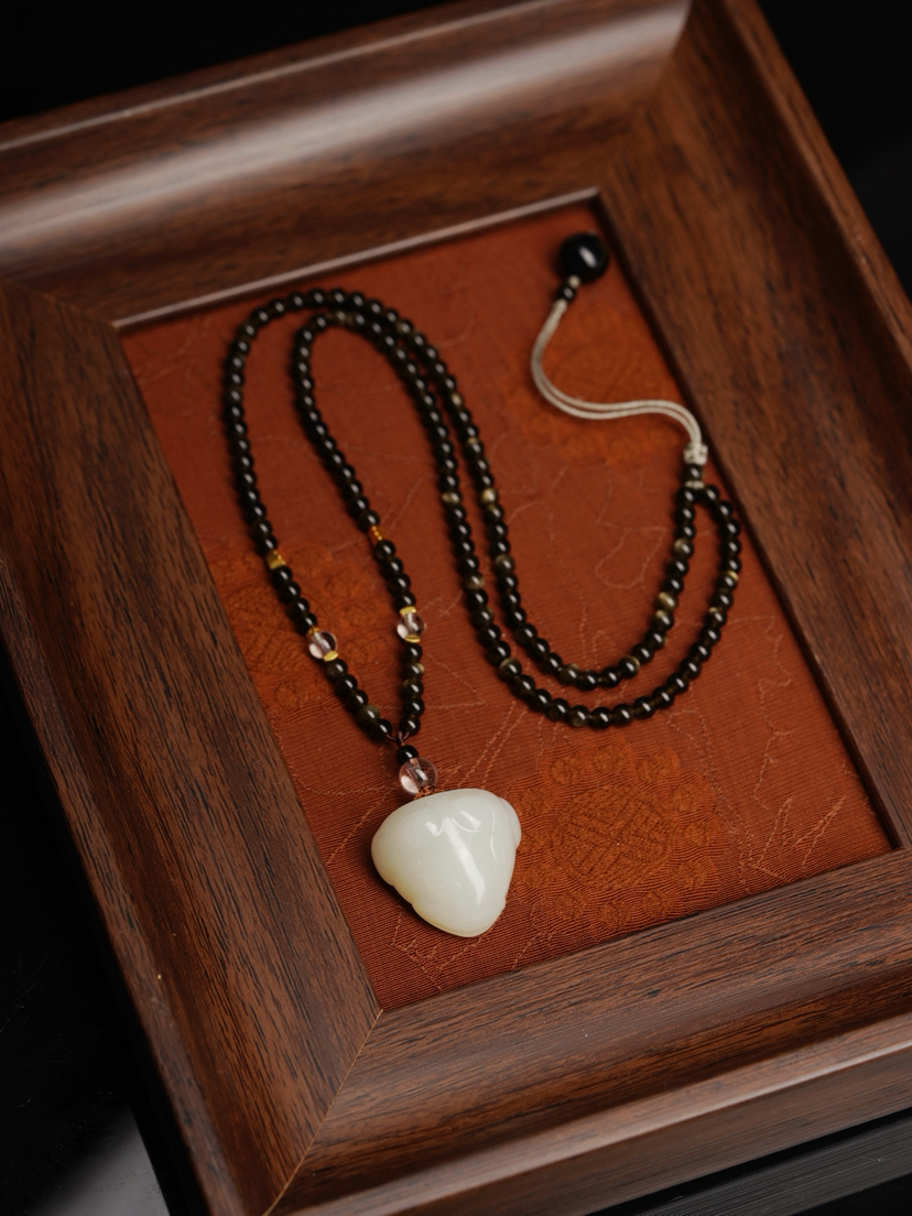 和田玉金蟾吊坠