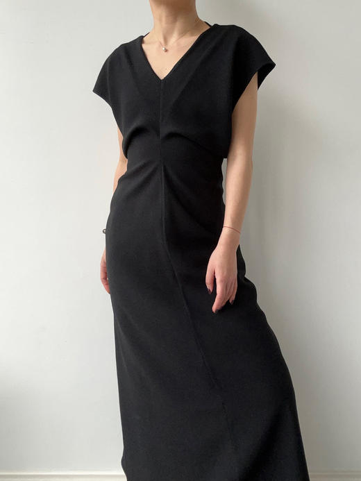 YANYI CHANG｜91830071 大V领立裁收腰连衣裙 [ 黛墨黑 ] 商品图7