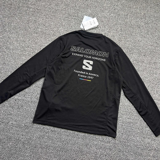 原单正品 Salomon萨洛蒙户外徒步轻量长袖T恤，前后印花设计，功能性面料，吸湿排汗速干，适合各种场合！
颜色：黑色 灰白色
尺码：S～XL 商品图1