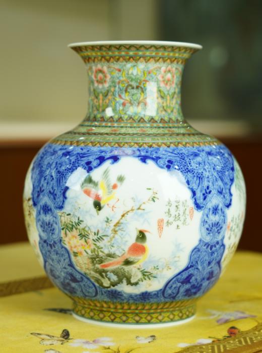 青绿山水图案开窗花鸟灯笼瓶六号 商品图0