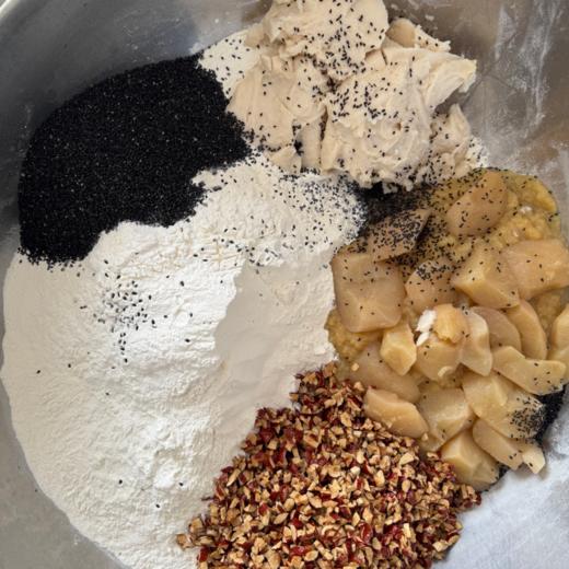 【下单就送黑十宝馒头1盒或红十宝馒头1盒】纯手作杂粮馒头系列丨苹果山药馒头/黑金馒头, 纯手作，馅料十足！重点是没有香精色素、防腐剂！到货个别馒头上面有裂口，介意慎拍！⭐️顺丰快递 商品图3