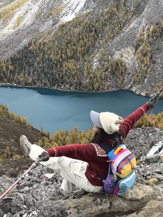 一店k 谁懂啊！！背上羊驼双肩包出门的瞬间，快乐DNA直接疯狂跳动！配色真的太绝了！满满的多巴胺风格！每一款的撞色搭配都独一无二！情侣出街帅炸了！轻量Tasra 16L防水黑科技机器人双肩包 商品图6