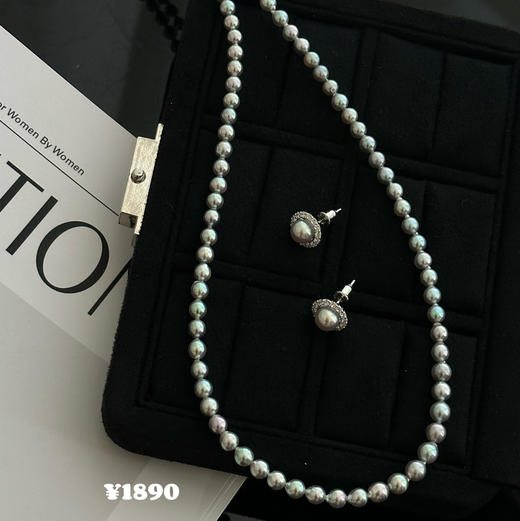 akoya小项链 4-5mm 极光清冷光 有点小尖尖头或者小椭圆 精致无敌又很有松弛感呢 可可爱爱 ji光决定了它的质感 基本没什么大瑕疵 非常滑皮 品质超级好的感觉 商品图9