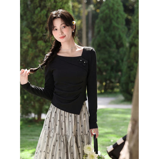 鹿向南「花间信笺」不规则紫色短袖T恤女夏新款法式斜肩显瘦上衣 商品图3